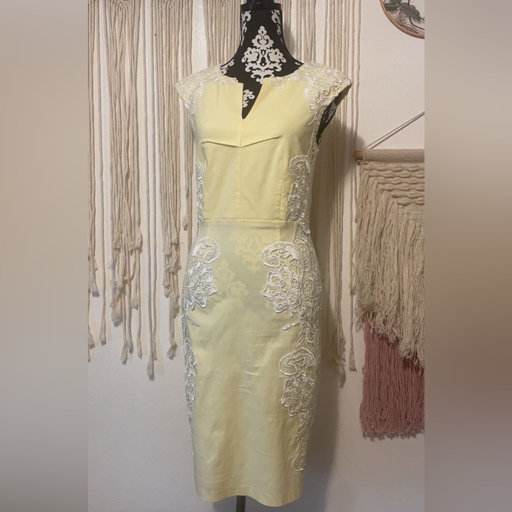 Luna of London, pastel yellow dress with stretch, Beautiful details. Size 6